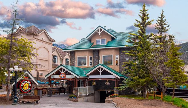 Best Party Hostel in Banff | Party Hostel in Canada